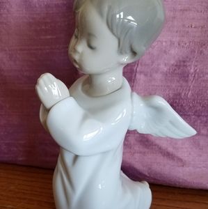 Llardo preying angel.. perfect